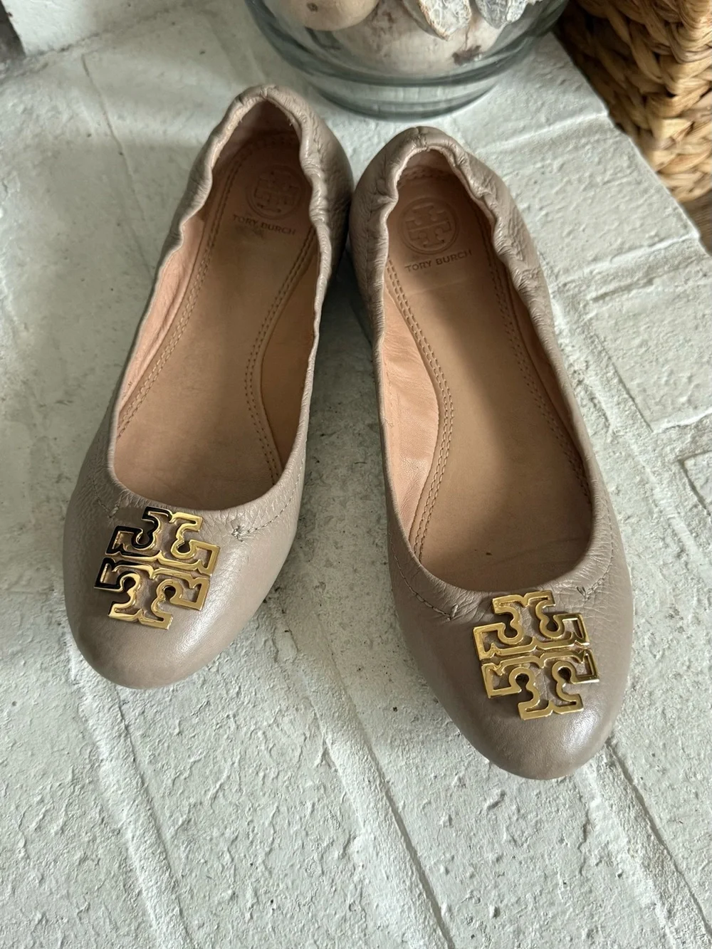 Tory Burch Reva Ballet Flats Women’s Size 7M Taupe Leather Gold Logo
